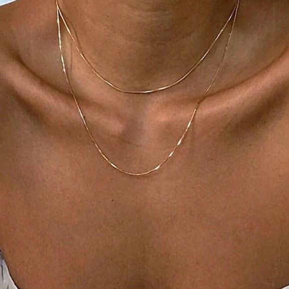Free People Jewelry - Elegant Gold Necklace for Women A1420